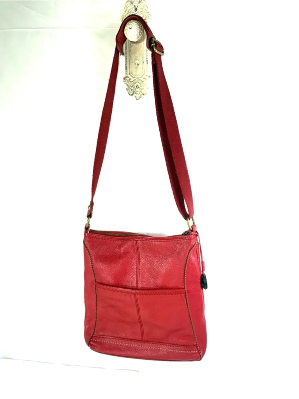 The Sak Iris Red Pebble Leather Brass Tone Crossbody Shoulder Bag EUC MSRP $129